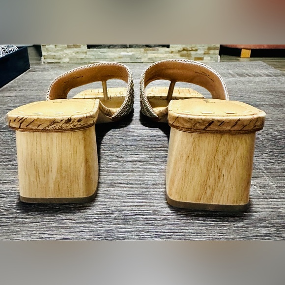 Donald Pliner Sandals, The NAYLA slide, Crochet, size 7. NWT in Box. - Picture 10 of 10